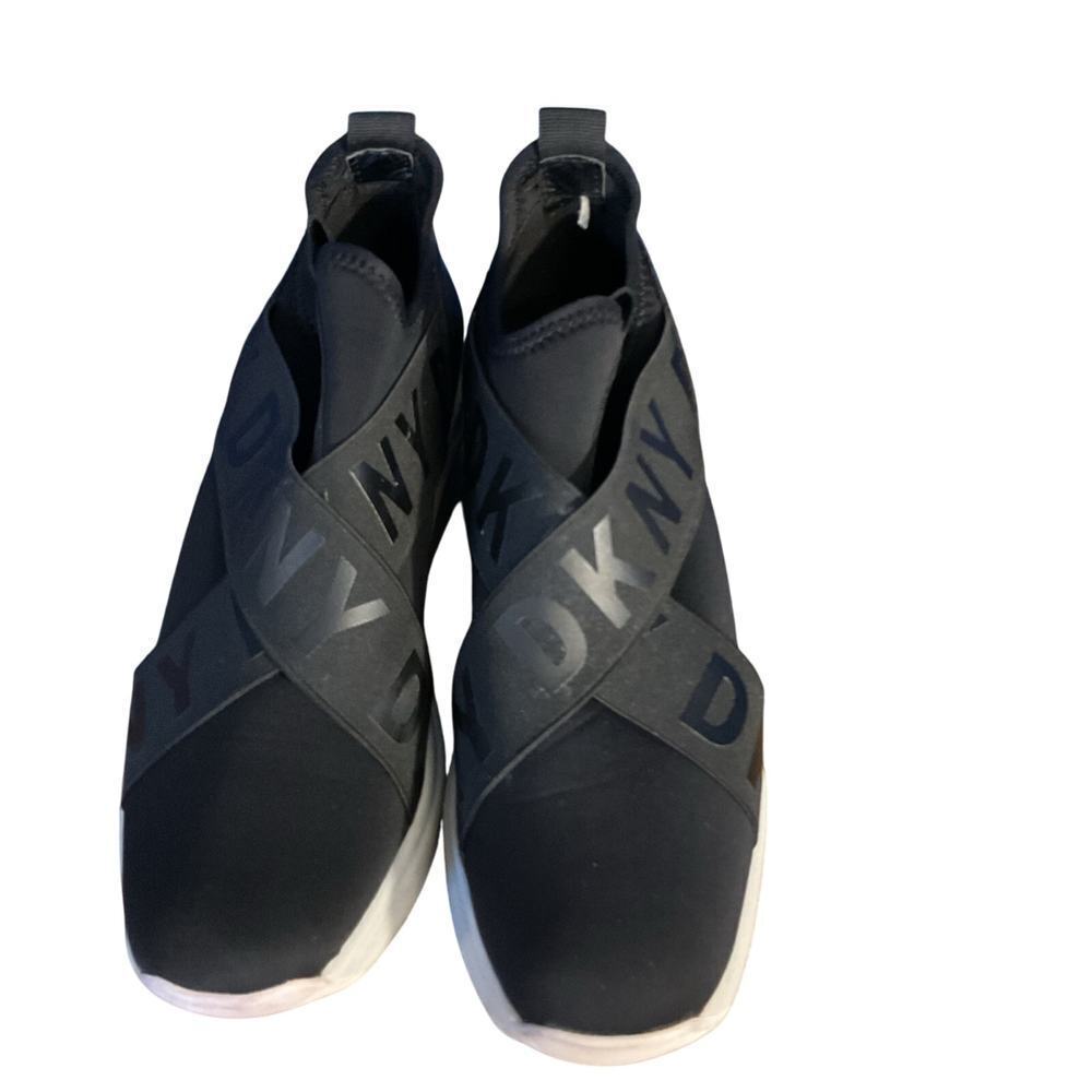 DKNY Platform Black Shoe. Size 8.5